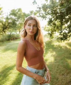 BT TOPS Jolie Ribbed Seamless Crop Top - Chestnut