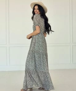 WL BUMP FRIENDLY Ditsy Daisy Chiffon Pocketed Tiered Maxi Dress